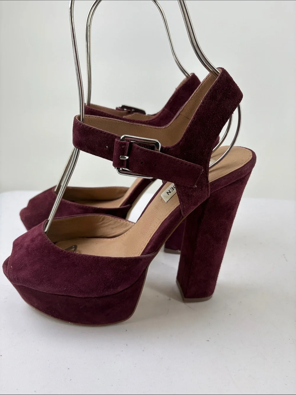 🐨 Steve Madden Jillyy Burgundy Suede Platform Heels with Buckle